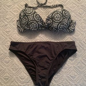 STYLUS Black and White Bikini Set
